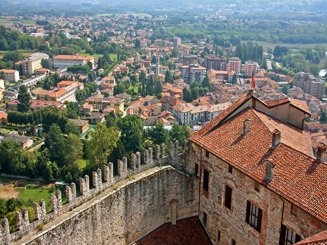 foto di Angera Angera