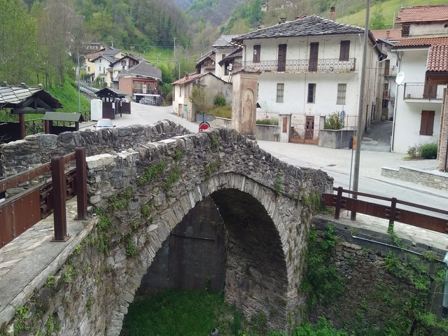foto di Brondello Brondello