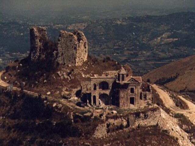 foto di Castel Morrone Castel Morrone