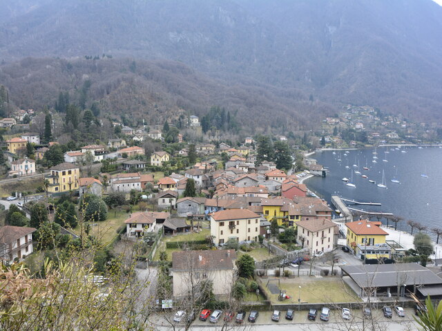 foto di Castelveccana Castelveccana