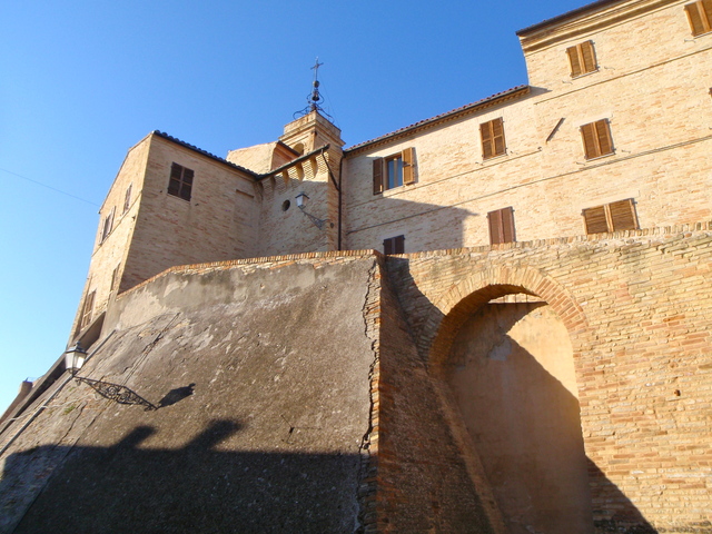 foto di Torre San Patrizio Torre San Patrizio